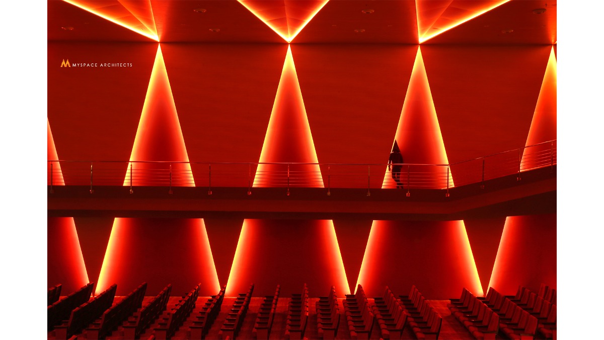 Red Bloom, Auditorium